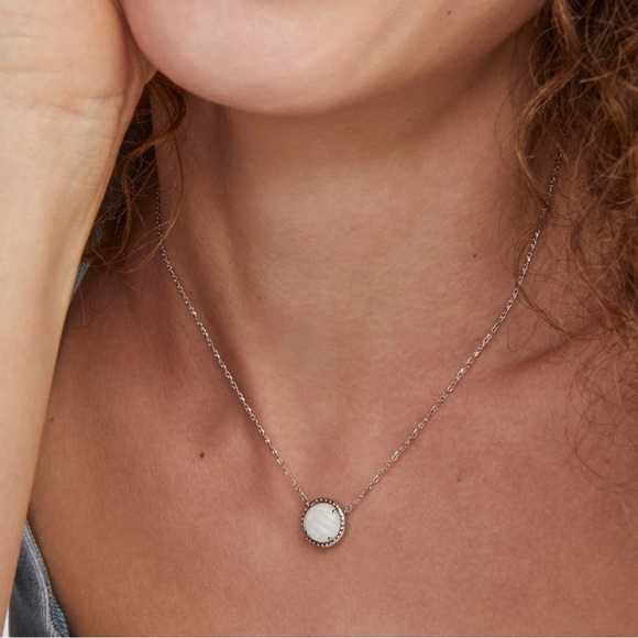 🌻NEW Kendra Scott Volleyball Mother-of-Pearl Silver Short Pendant Necklace - Picture 2 of 6